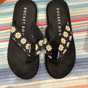 Rocket Dog Black Daisy Sandals